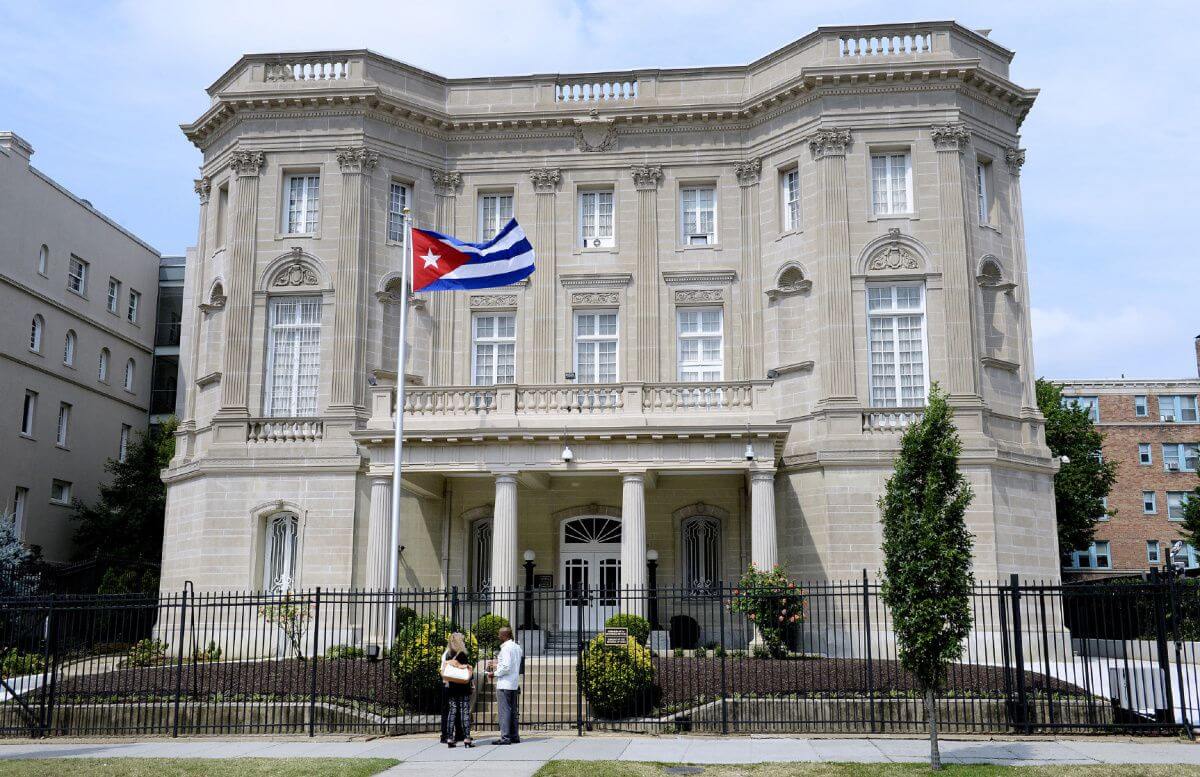 کدام سفارت کانادا بهتر است؟