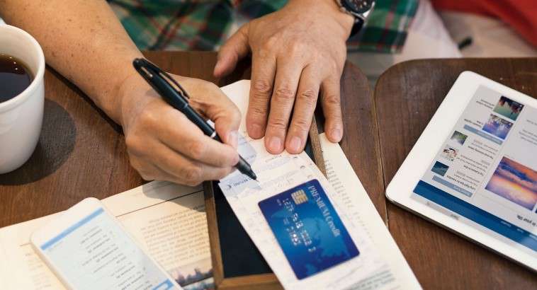 مدارک لازم جهت افتتاح حساب بانکی در کانادا